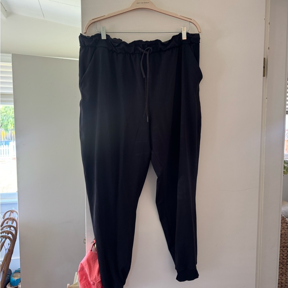 Women’s Lululemon Black jogger Pants